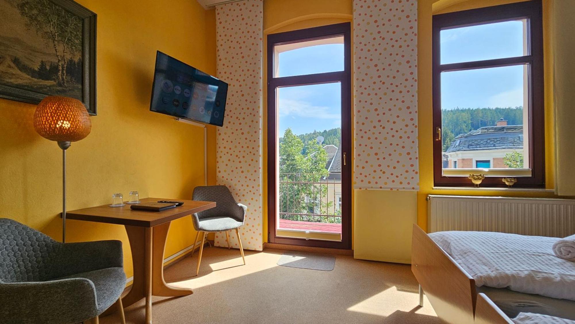 Pension Weisse Rose, Parkplatz, Fruehstueck, Wlan, Zentral Bad Elster Exterior foto