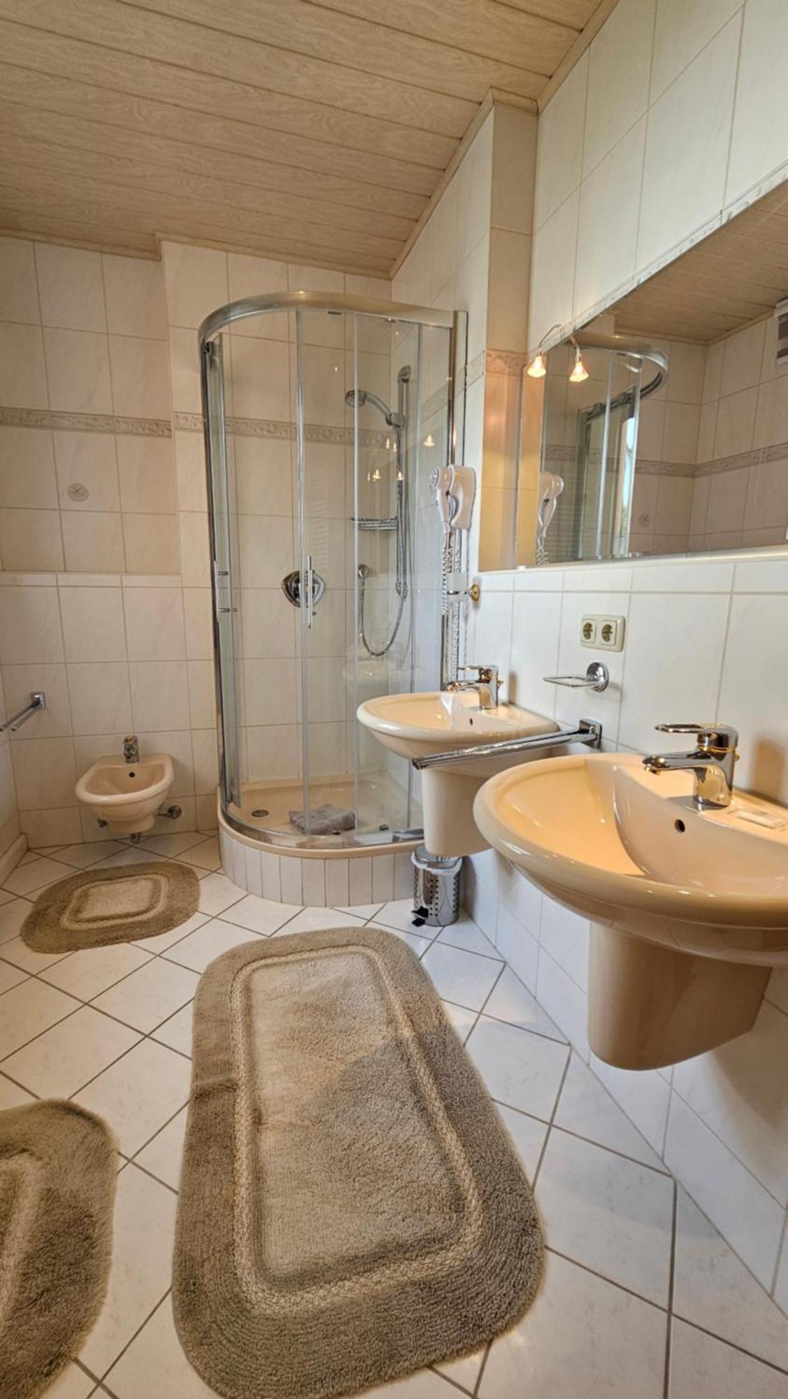 Pension Weisse Rose, Parkplatz, Fruehstueck, Wlan, Zentral Bad Elster Exterior foto