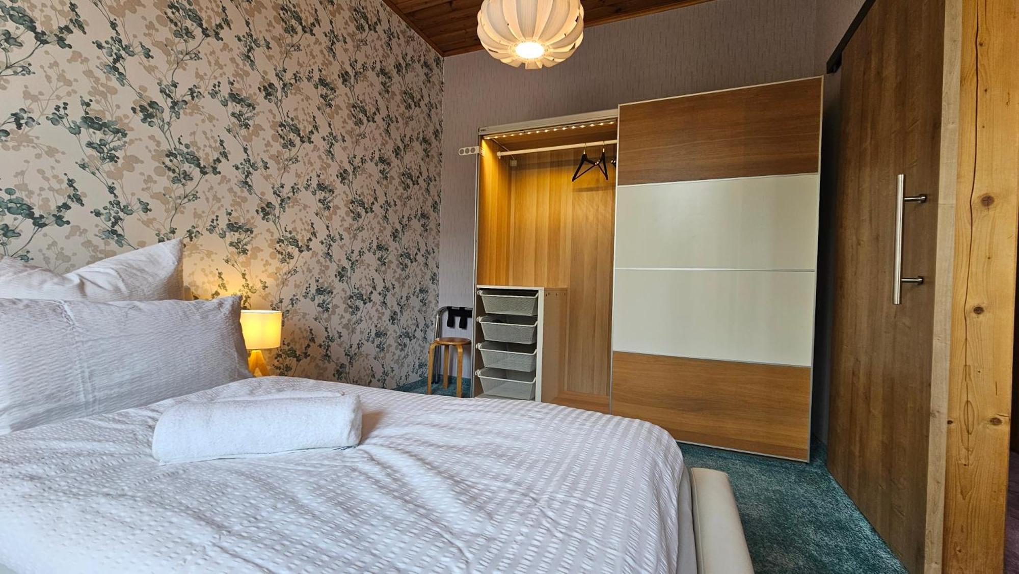 Pension Weisse Rose, Parkplatz, Fruehstueck, Wlan, Zentral Bad Elster Exterior foto