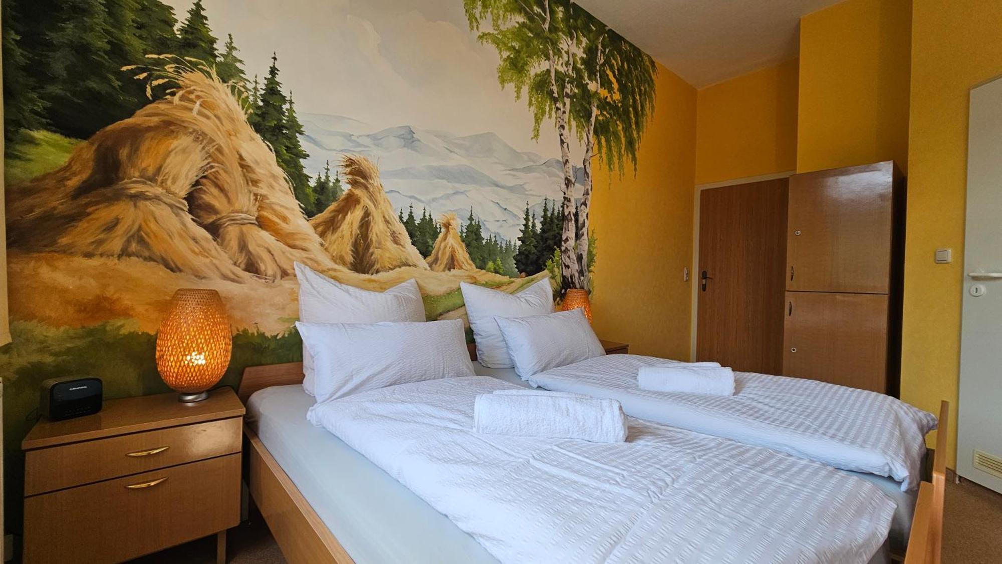 Pension Weisse Rose, Parkplatz, Fruehstueck, Wlan, Zentral Bad Elster Exterior foto