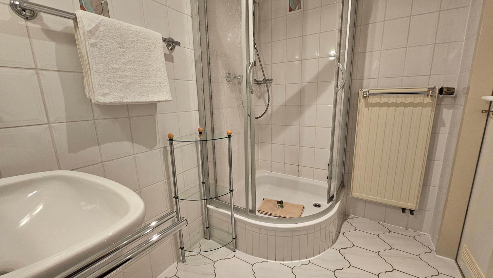 Pension Weisse Rose, Parkplatz, Fruehstueck, Wlan, Zentral Bad Elster Exterior foto