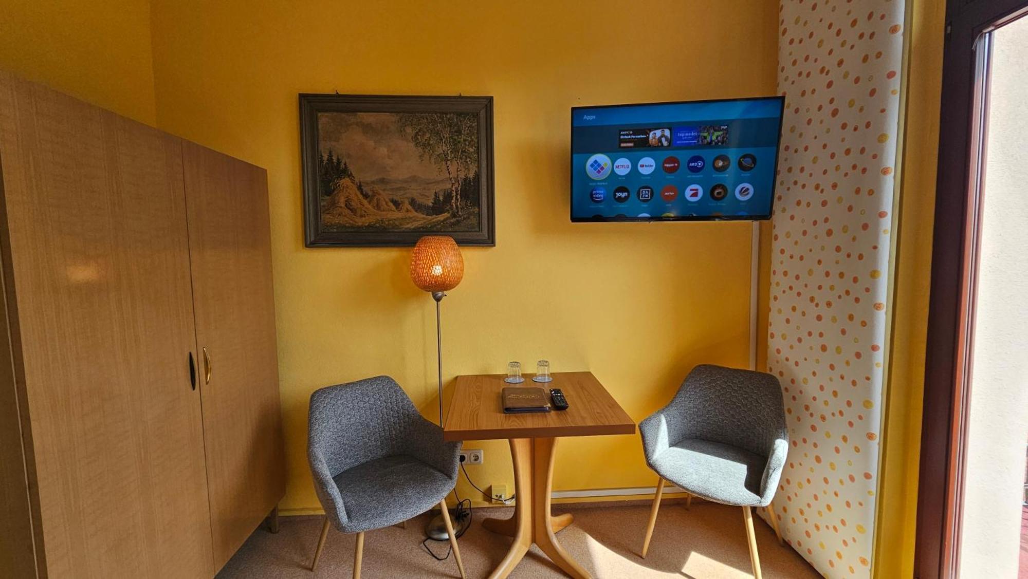 Pension Weisse Rose, Parkplatz, Fruehstueck, Wlan, Zentral Bad Elster Exterior foto