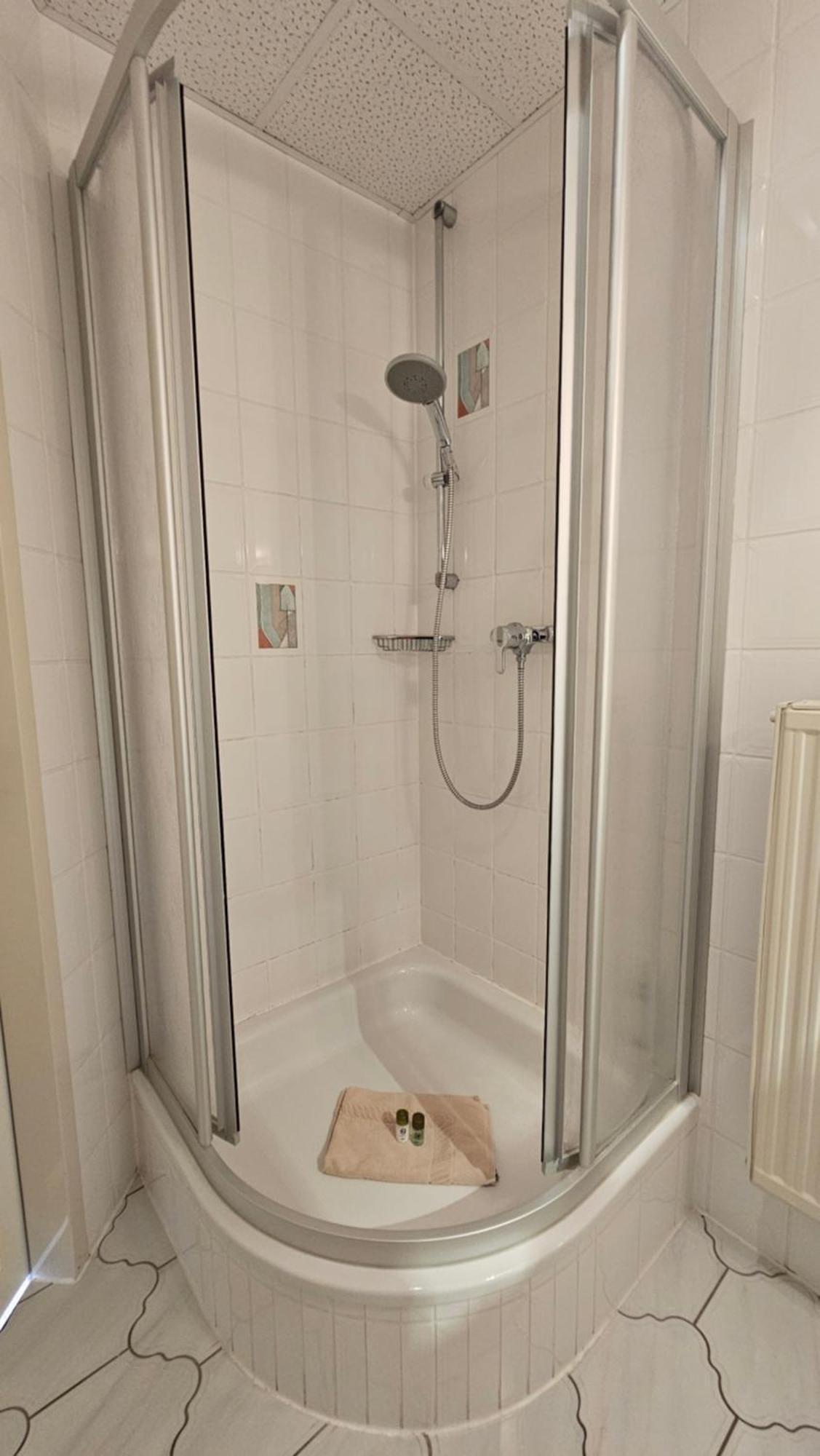 Pension Weisse Rose, Parkplatz, Fruehstueck, Wlan, Zentral Bad Elster Exterior foto