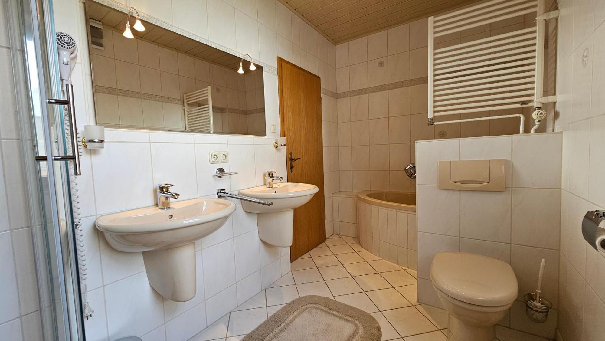 Pension Weisse Rose, Parkplatz, Fruehstueck, Wlan, Zentral Bad Elster Exterior foto