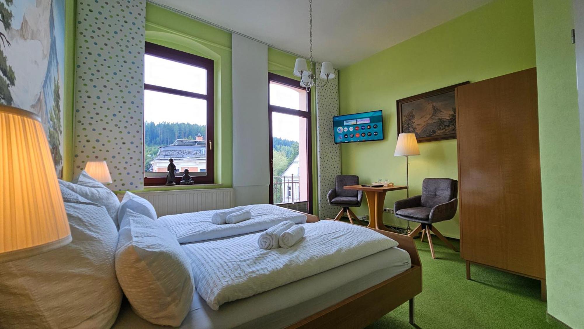 Pension Weisse Rose, Parkplatz, Fruehstueck, Wlan, Zentral Bad Elster Exterior foto