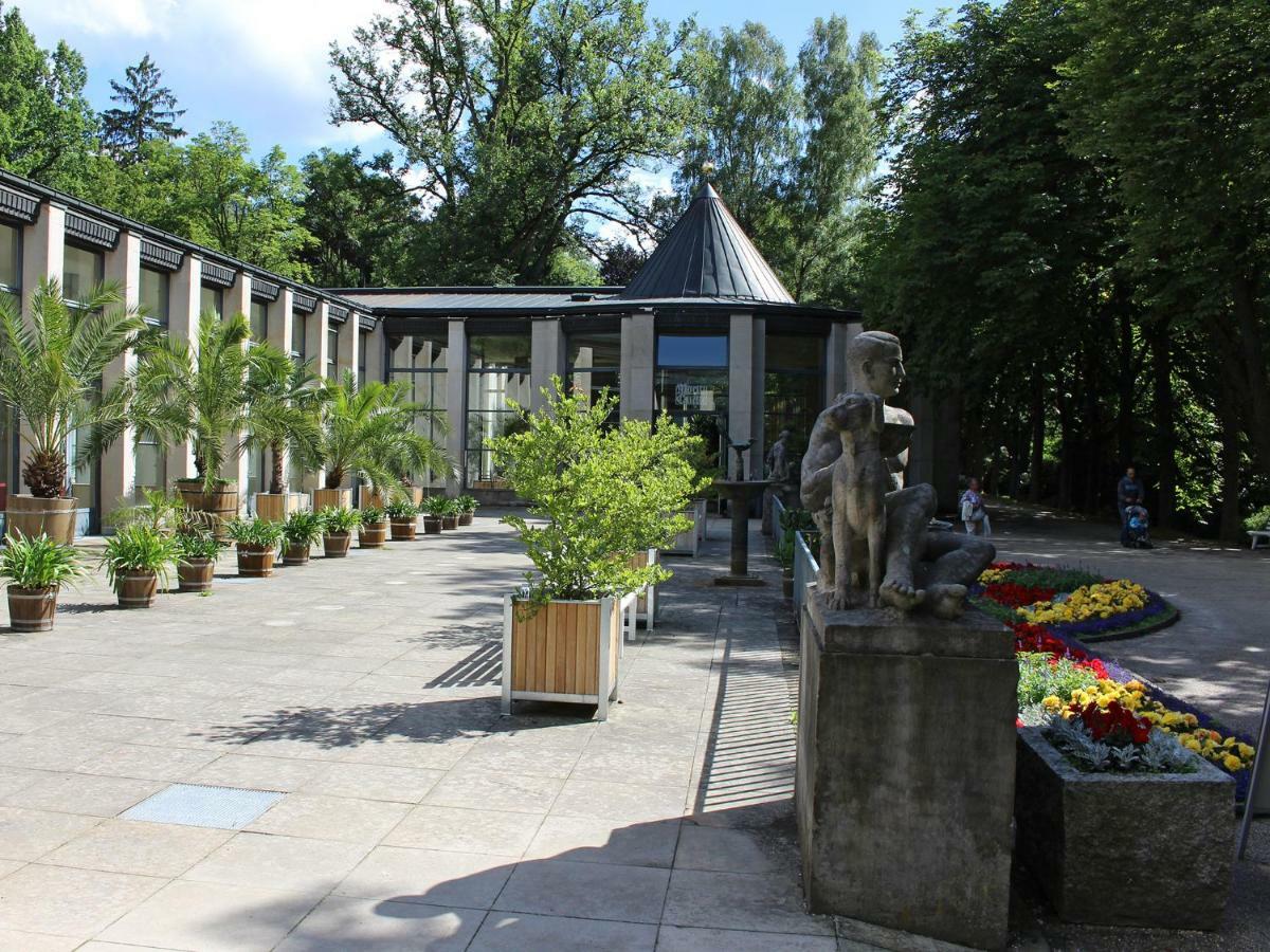 Pension Weisse Rose, Parkplatz, Fruehstueck, Wlan, Zentral Bad Elster Exterior foto