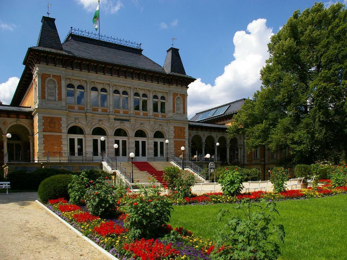 Pension Weisse Rose, Parkplatz, Fruehstueck, Wlan, Zentral Bad Elster Exterior foto